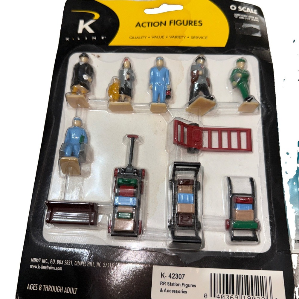 Set 2 O And O-27 Scale RR Station Figures & Accessories 18 Pieces Total NEW - Picture 2 of 3